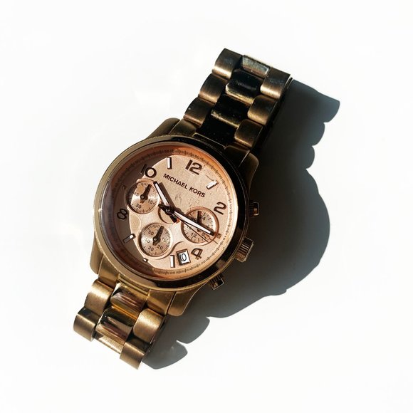 MICHAEL KORS • Rose Gold Watch - Picture 6 of 9